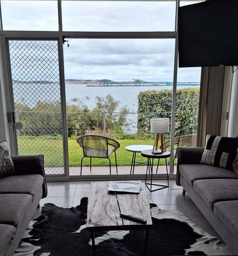 ON THE WATERS EDGE - Accommodation Broome 0