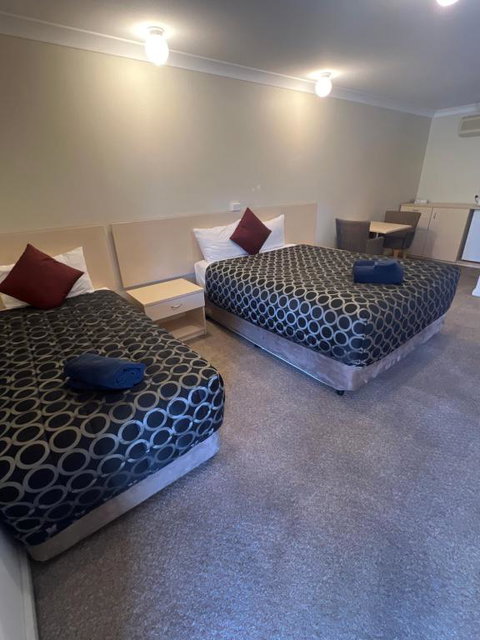 OVERLANDER MOTOR LODGE - Accommodation Broome 2