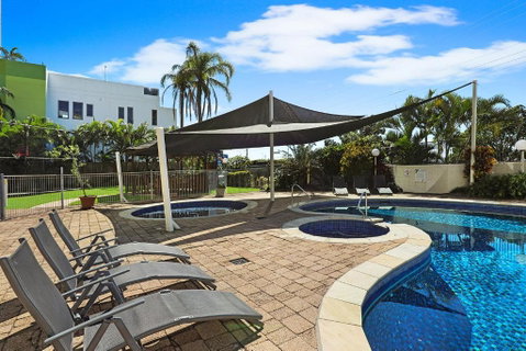 Palmerston Tower On Southport Broadwater - Accommodation Broome 1