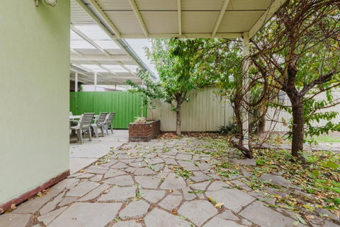 Palms By Yarraville With Large 2 Bed Home & Yard - Accommodation Broome 1