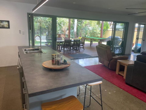 Pandanus Paradise. Newly Renovated 4 Bedroom Home - Accommodation Broome 2