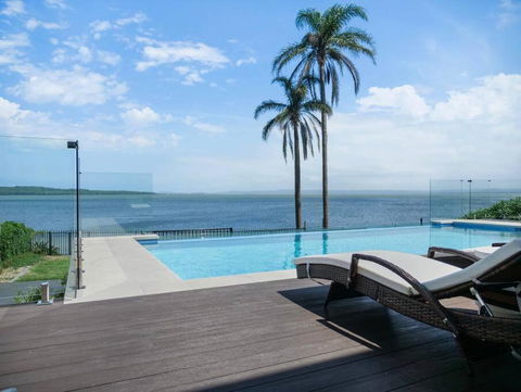 Panoramic Lakefront 6 BDRM Villa - Accommodation Broome 0