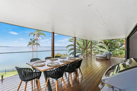 Panoramic Lakefront 6 BDRM Villa - Accommodation Broome 2