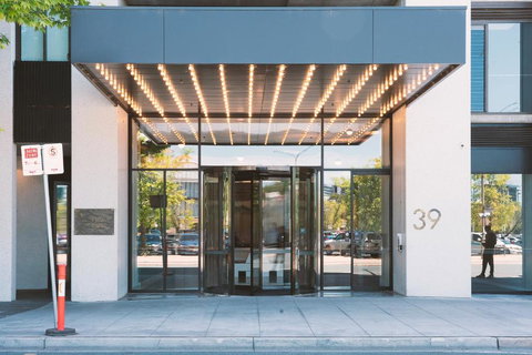 Patio Mt View 1BR Apt In CBD Near ANU And Museum With Free Parking And WiFi - Accommodation Broome 0