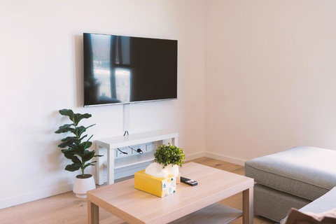 Patio Mt View 1BR Apt In CBD Near ANU And Museum With Free Parking And WiFi - Accommodation Broome 1