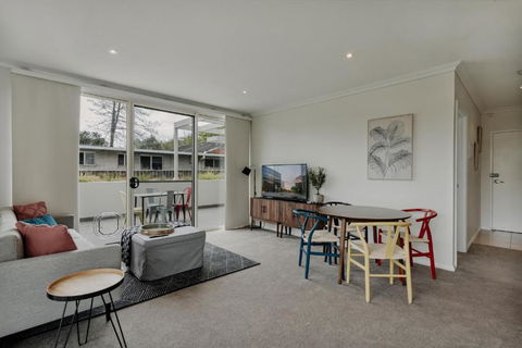 Peaceful 1-Bed Apartment Close To Lonsdale St - Accommodation Broome 0