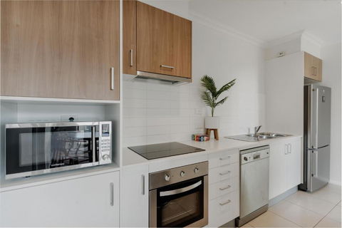 Peaceful 1-Bed Apartment Close To Lonsdale St - Accommodation Broome 1