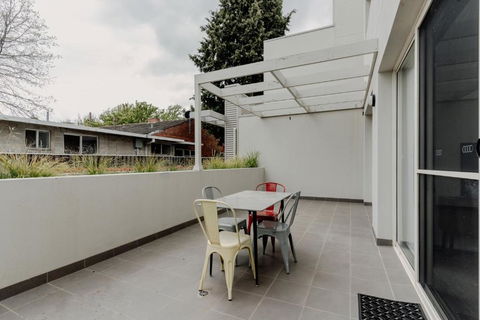 Peaceful 1-Bed Apartment Close To Lonsdale St - Accommodation Broome 3