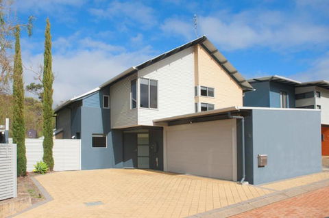 PEPPY TREE HOUSE - Accommodation Broome 0