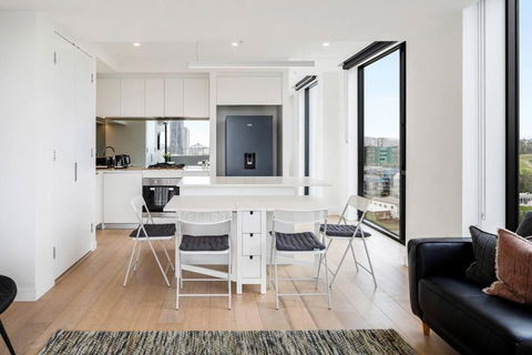 Perfect Haven In Spring Hill 2B1B And Parking - Accommodation Broome 1