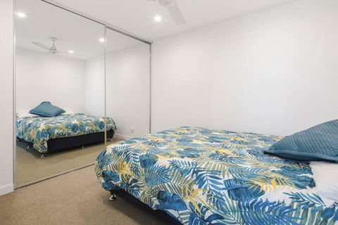 Perfect Haven In Spring Hill 2B1B And Parking - Accommodation Broome 3