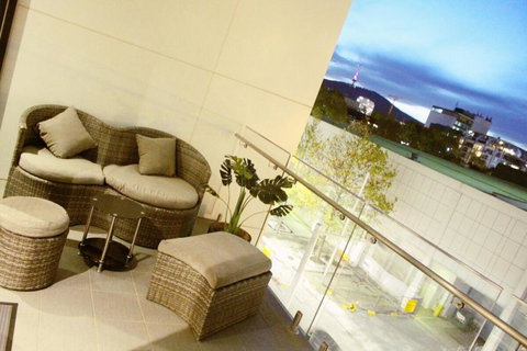 Perfectly Located Modern Apartment - Canberra CBD - Accommodation Broome 3