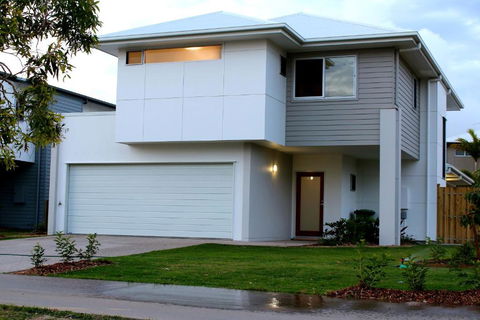 Petrie Beach Holiday Home - Accommodation Broome 0