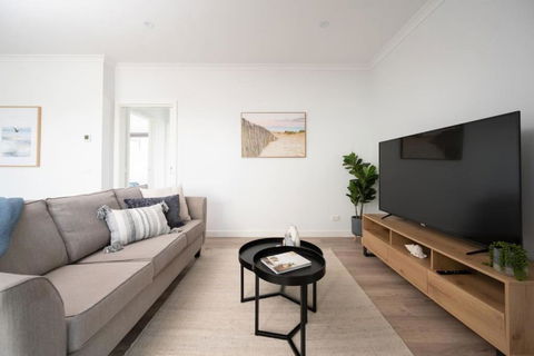 PIPER Modern Home Walk To Beach Shops Parks - Accommodation Broome 1
