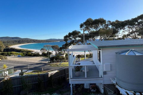 PIPI SHACK - Iconic Waterfront Shack Binalong Bay - Accommodation Broome 0