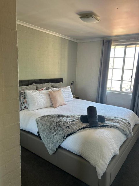 Plush 2 Bedroom Apartment Kingston - Accommodation Broome 0