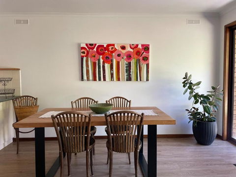 Poppies Clunes - Accommodation Broome 0