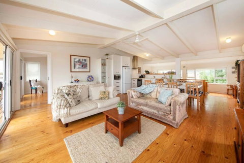 PORT WILLUNGA DREAMING A Beach Front Experience - Accommodation Broome 1