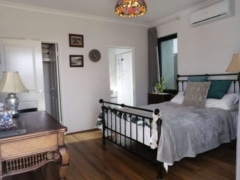 Private & Cosy! Master Bedroom In Perth With Garden View - Accommodation Broome 2