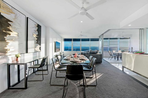 Q Tower Apartments In Surfers Paradise - From Level 3 - Self Contained & Privately Managed - Wow Stay - Accommodation Broome 1
