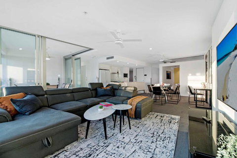 Q Tower Apartments In Surfers Paradise - From Level 3 - Self Contained & Privately Managed - Wow Stay - Accommodation Broome 3