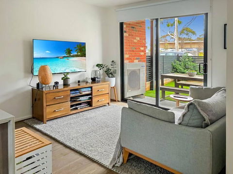 Private Room & Ensuite, In Shared Modern 2 Level Apartment - Full Use Of All Facilities - Accommodation Broome 0