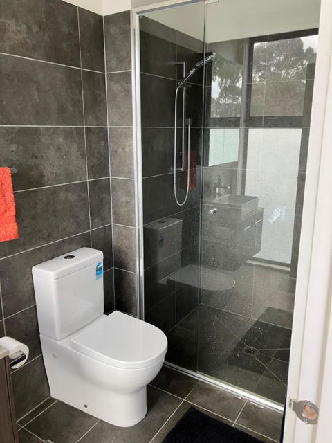 Private Room & Ensuite, In Shared Modern 2 Level Apartment - Full Use Of All Facilities - Accommodation Broome 3