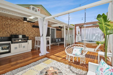 Private Outdoor Spa, Fire Pit - THE RETREAT COOLUM BEACH - Accommodation Broome 2