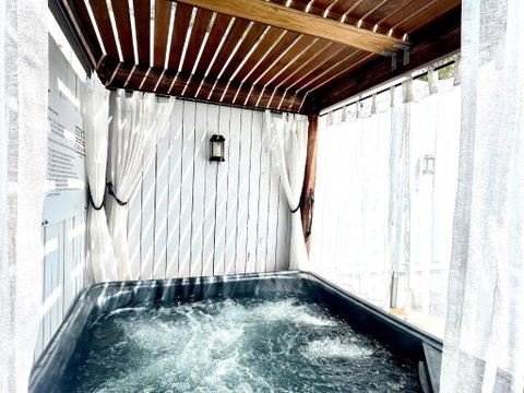 Private Outdoor Spa, Fire Pit - THE RETREAT COOLUM BEACH - Accommodation Broome 3