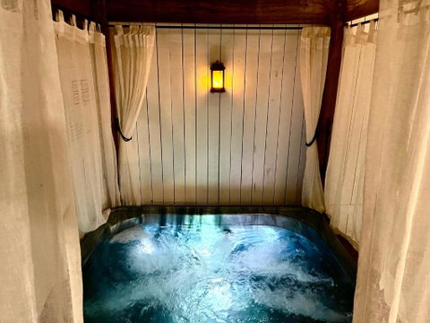 Private Outdoor Spa, Fire Pit - THE RETREAT COOLUM BEACH - Accommodation Broome 0