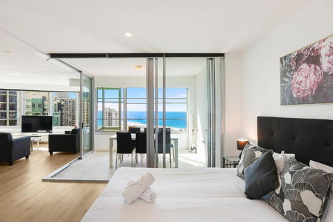 Q Tower Amazing Ocean Views 22nd Level Heated Pools Sleeps 6 - Optimise BNB - Accommodation Broome 1