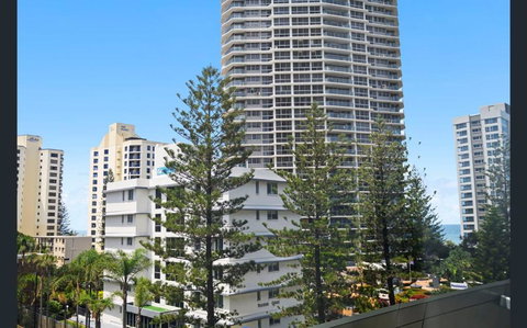 Q Tower At Surfers Paradise - From Level 3 - Private & Self Contained Apartments - Accommodation Broome 1