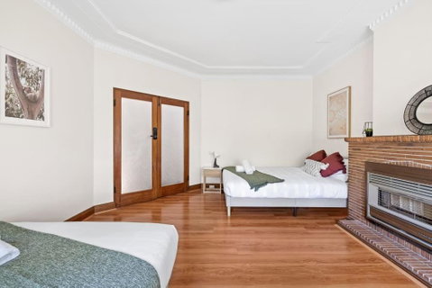 Quadruple Room - Near Transport & Shops - Shared Bathroom - Accommodation Broome 0