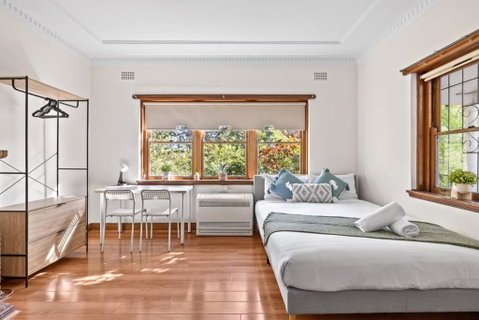 Quadruple Room - Near Transport & Shops - Shared Bathroom - Accommodation Broome 1