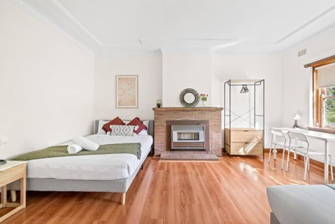 Quadruple Room - Near Transport & Shops - Shared Bathroom - Accommodation Broome 2
