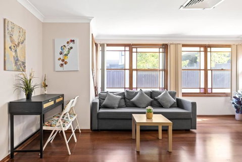 Quadruple Room W Ensuite In Gordon Near Train & Bus - Accommodation Broome 2