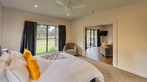 Quaffers On Storm King - Accommodation Broome 1