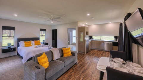 Quaffers On Storm King - Accommodation Broome 3