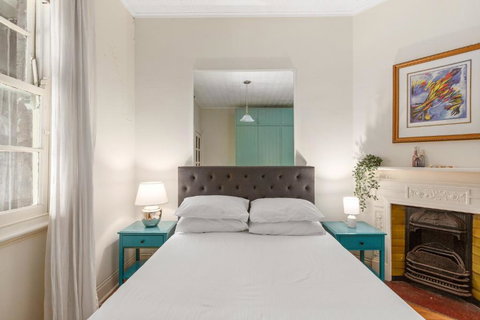 Quaint 3-Bed Heritage Home In The Heart Of Sydney - Accommodation Broome 0
