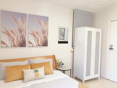 Quaint Double Or Queen Room - Mins To Stations&UNSW - Shared Bathroom - Accommodation Broome 1