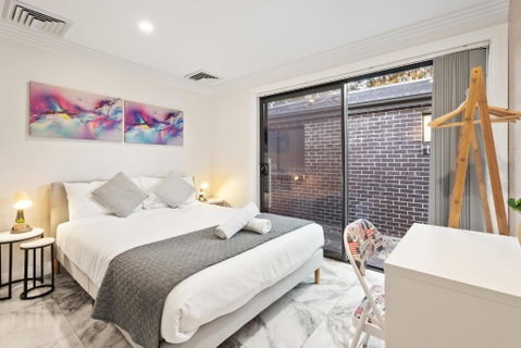 Quaint Double Room - Centrally Located At Glenfield - Shared Bathroom - Accommodation Broome 1