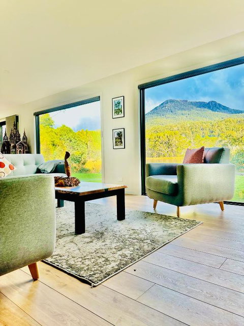 Quamby Bluff Lake House, Deloraine, Tasmania - Accommodation Broome 3