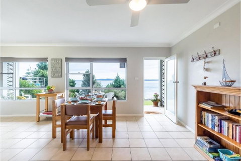 Quarterdeck 1 12 Magnus St Fantastic Unit With Spectacular Views - Accommodation Broome 0
