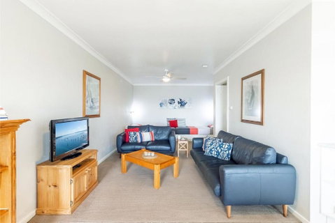 Quarterdeck 1 12 Magnus St Fantastic Unit With Spectacular Views - Accommodation Broome 2