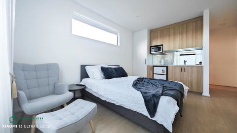 Queen Bed Stylish Suite With TV - Room 12 - Accommodation Broome 2