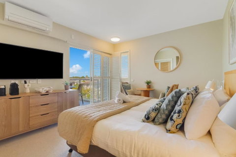 Quiet Apartment In Mantra Salt Beach By UHoliday - 2BR, 1BR And Hotel Room Configurations Available - Accommodation Broome 1