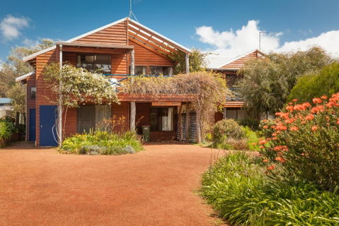 Rainbow House - Accommodation Broome 0