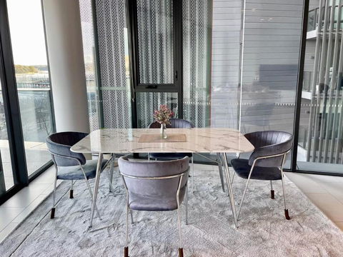 RARE Luxury Waterfront Living - Accommodation Broome 3