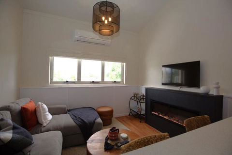 Razorback 13 1 Gippsland Street - Accommodation Broome 3
