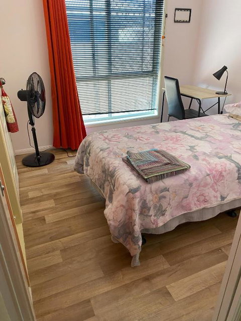 Red Cottage FEMALE ONLY BUDGET STAYS With Bedroom Plus Private Kitchenette Room - Accommodation Broome 0